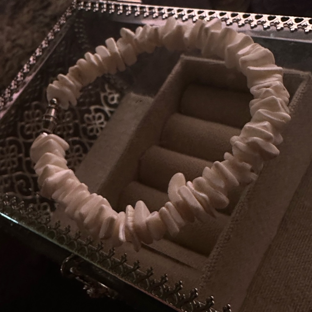 Shell bracelet - Picture 2 of 3